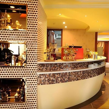 Chengdu French Theme Gold Palace Bagian luar foto