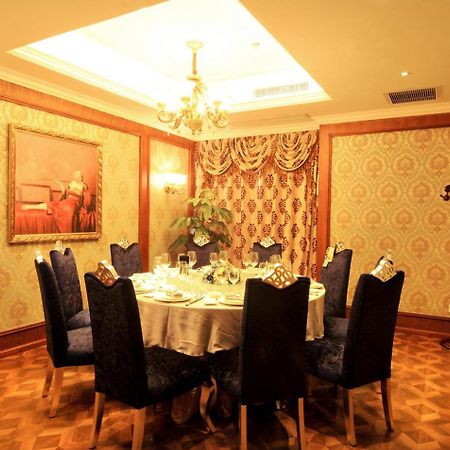 Chengdu French Theme Gold Palace Bagian luar foto