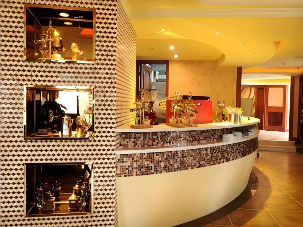 Chengdu French Theme Gold Palace Bagian luar foto