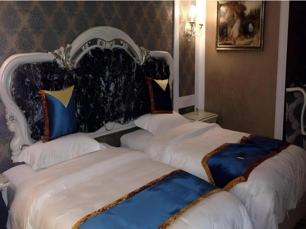 Chengdu French Theme Gold Palace Bagian luar foto