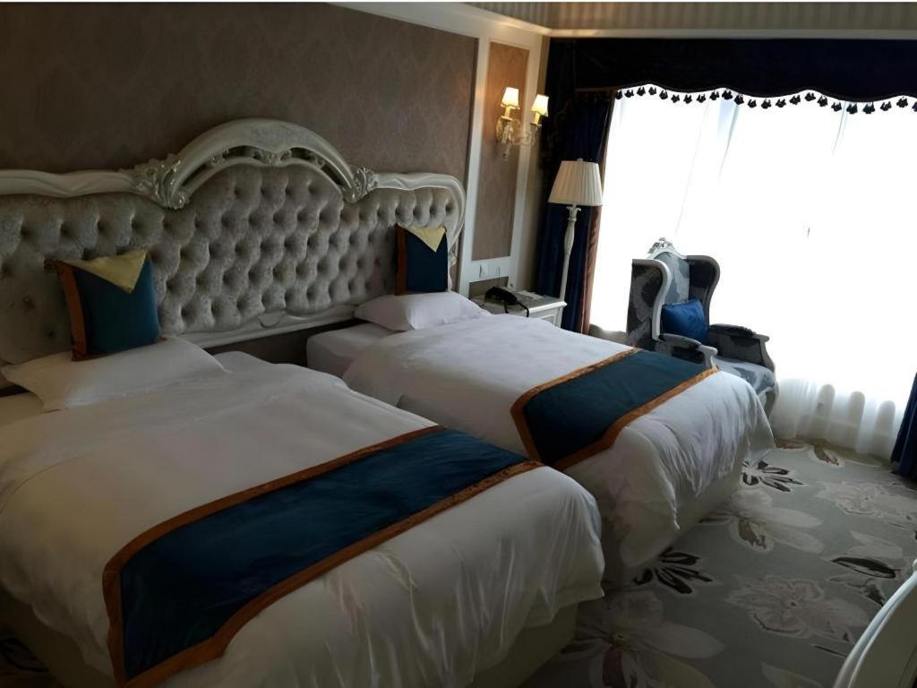 Chengdu French Theme Gold Palace Bagian luar foto