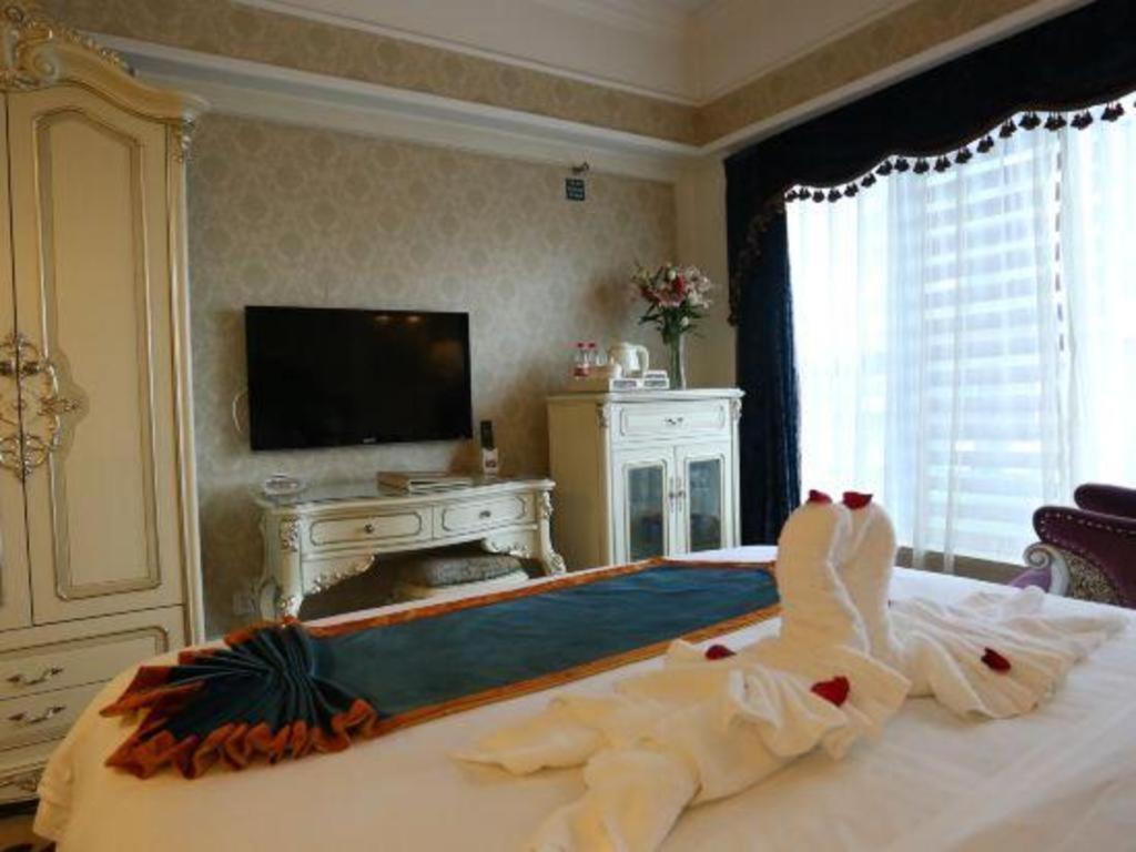 Chengdu French Theme Gold Palace Bagian luar foto