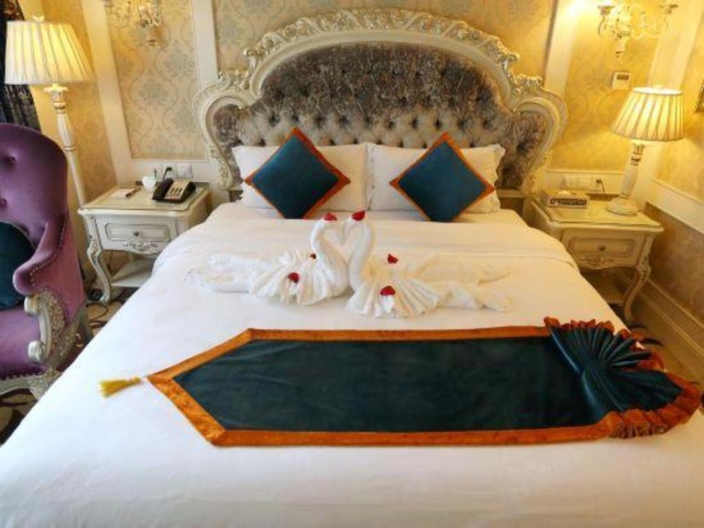 Chengdu French Theme Gold Palace Bagian luar foto
