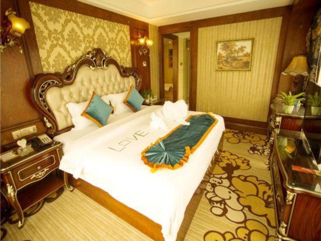 Chengdu French Theme Gold Palace Bagian luar foto