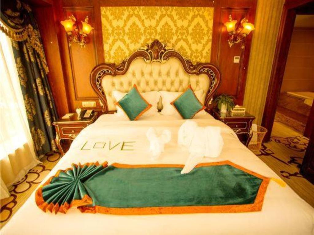Chengdu French Theme Gold Palace Bagian luar foto
