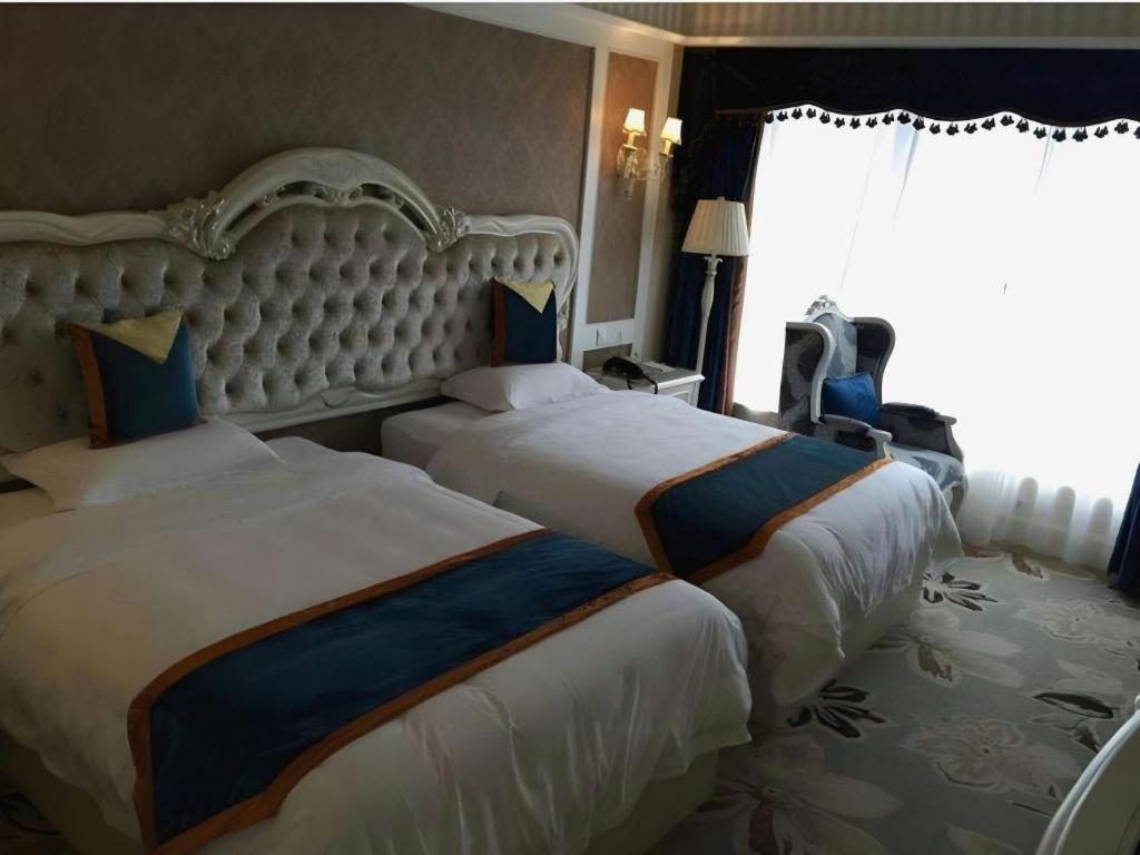 Chengdu French Theme Gold Palace Bagian luar foto