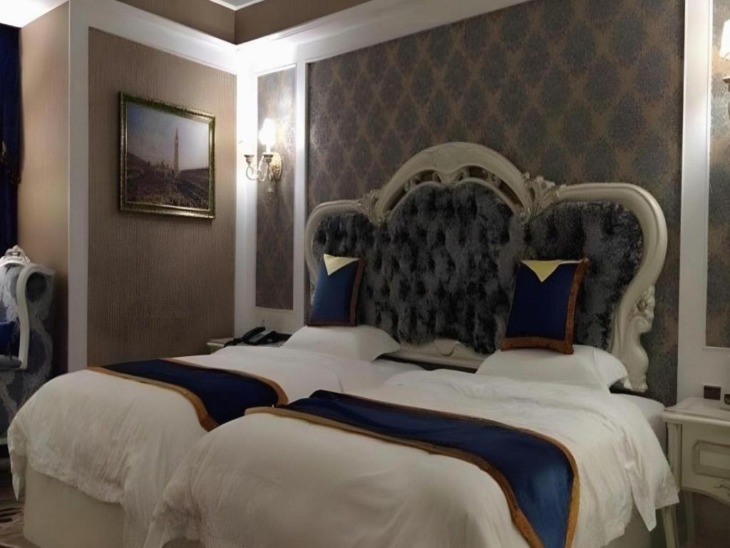 Chengdu French Theme Gold Palace Bagian luar foto