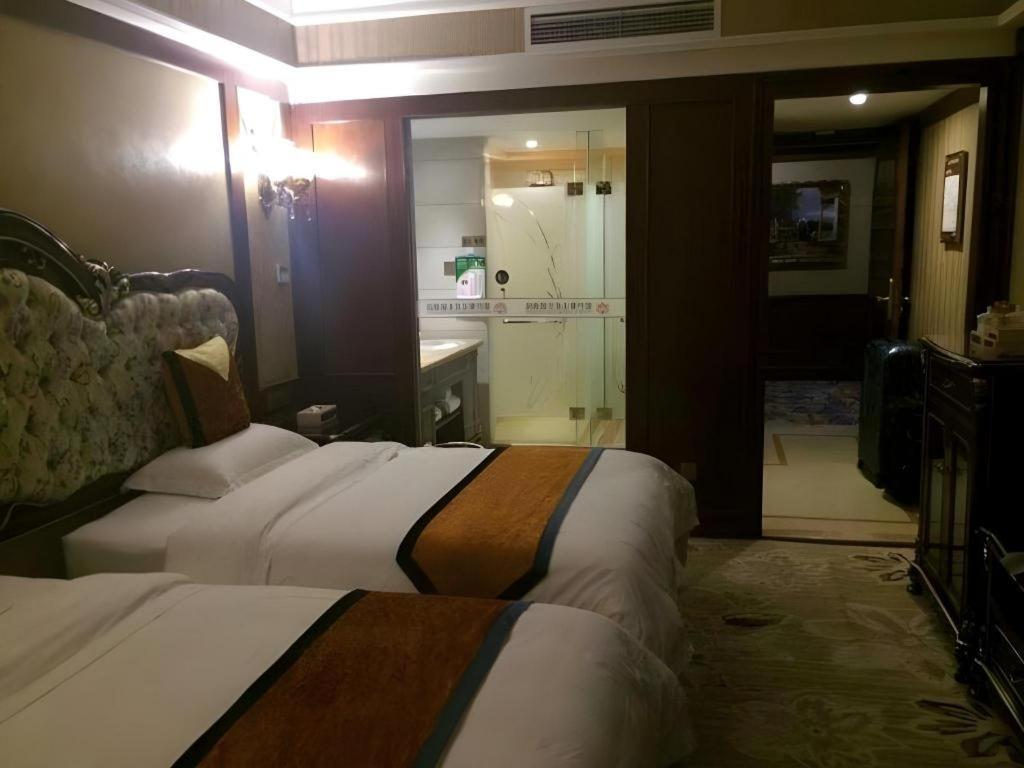 Chengdu French Theme Gold Palace Bagian luar foto