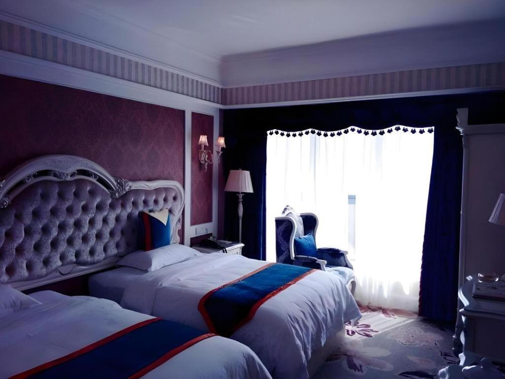 Chengdu French Theme Gold Palace Bagian luar foto