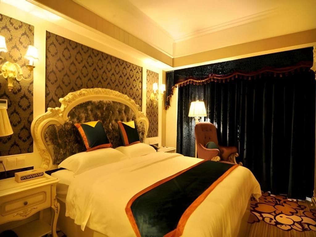 Chengdu French Theme Gold Palace Bagian luar foto