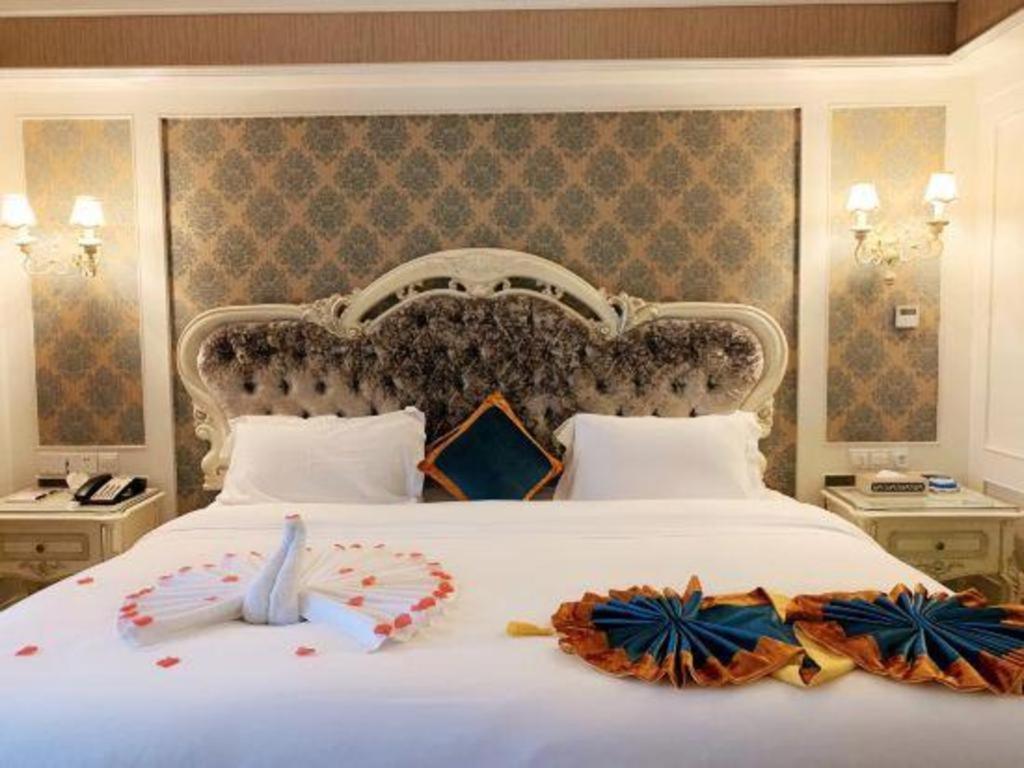 Chengdu French Theme Gold Palace Bagian luar foto