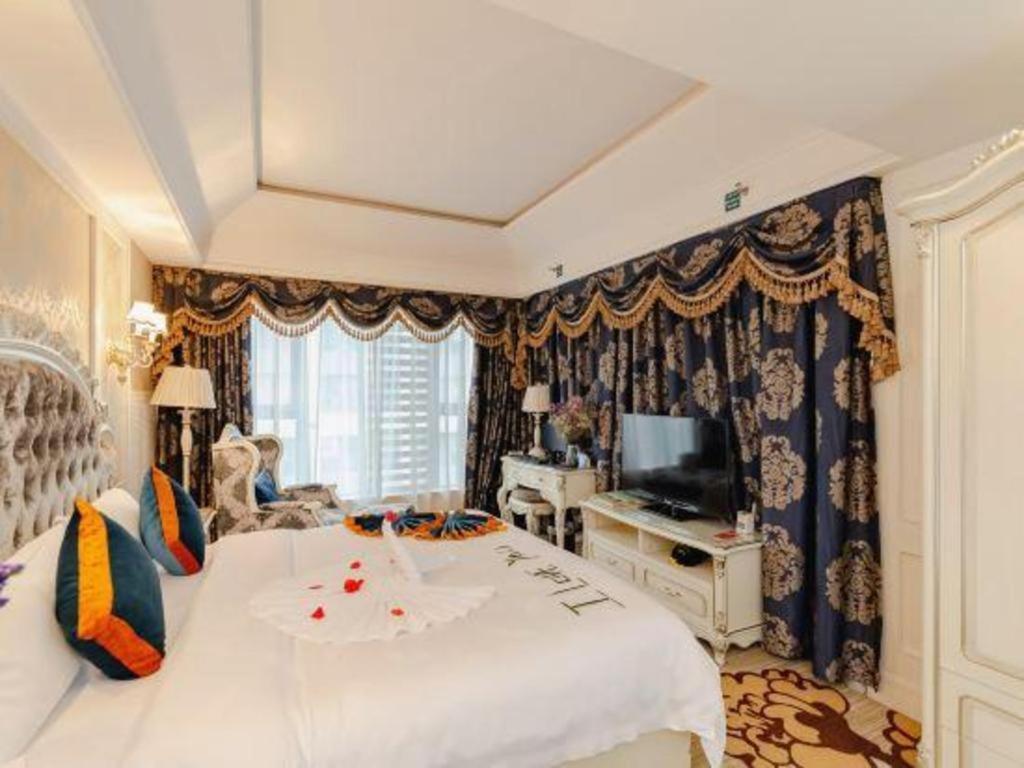 Chengdu French Theme Gold Palace Bagian luar foto