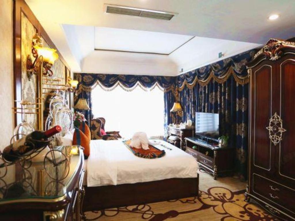 Chengdu French Theme Gold Palace Bagian luar foto