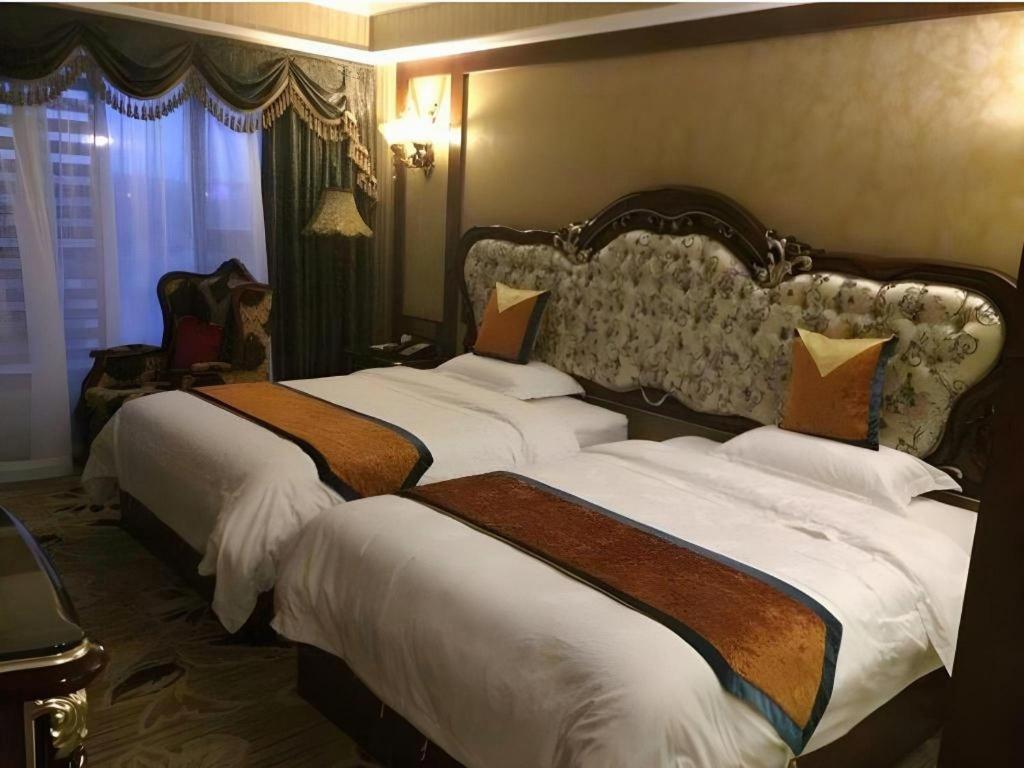 Chengdu French Theme Gold Palace Bagian luar foto