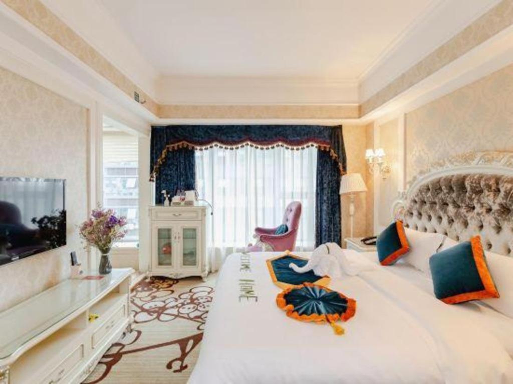 Chengdu French Theme Gold Palace Bagian luar foto