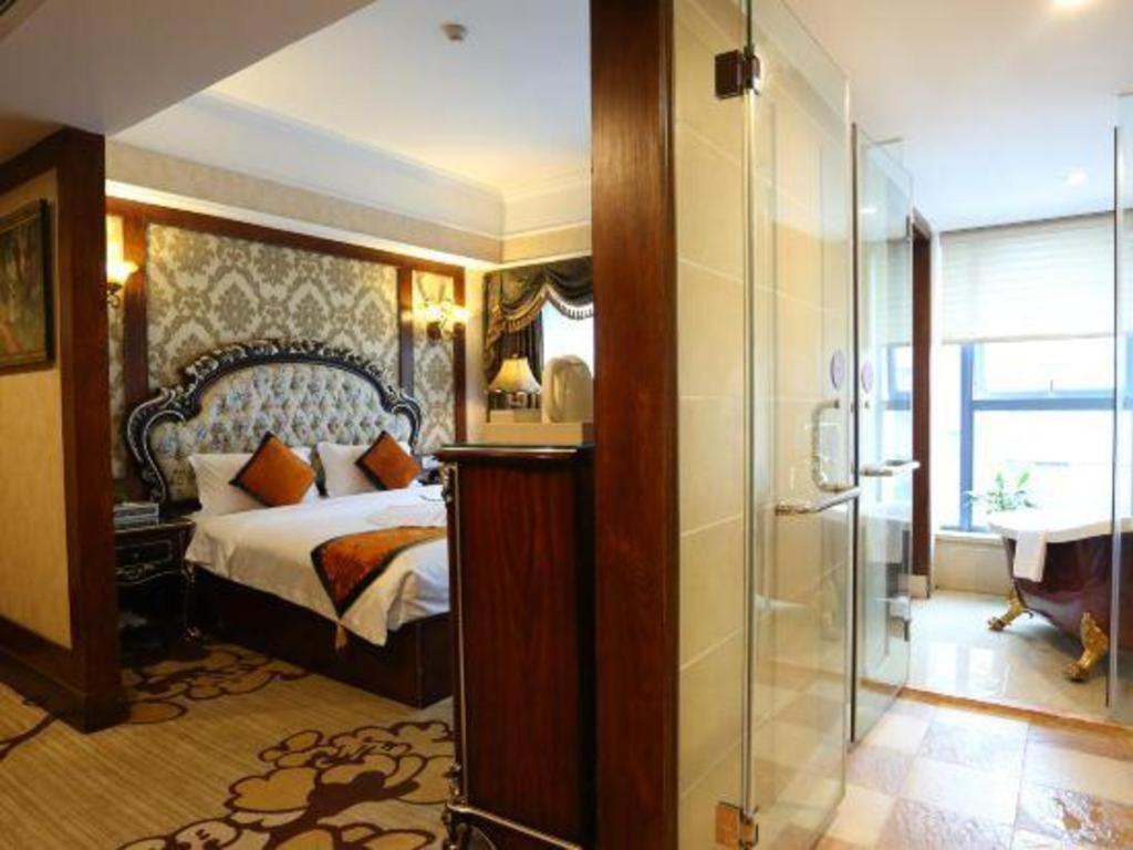 Chengdu French Theme Gold Palace Bagian luar foto