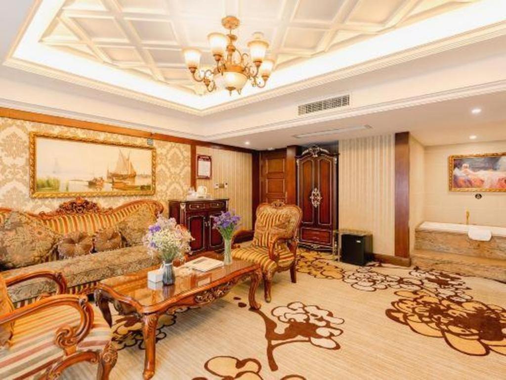 Chengdu French Theme Gold Palace Bagian luar foto
