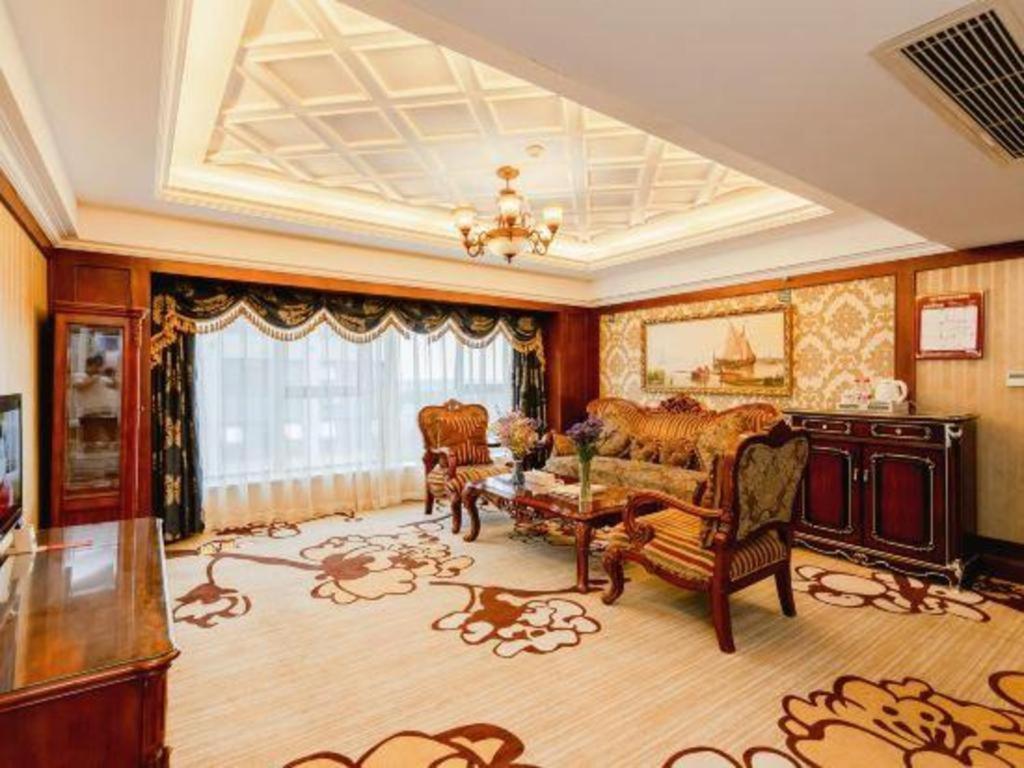 Chengdu French Theme Gold Palace Bagian luar foto