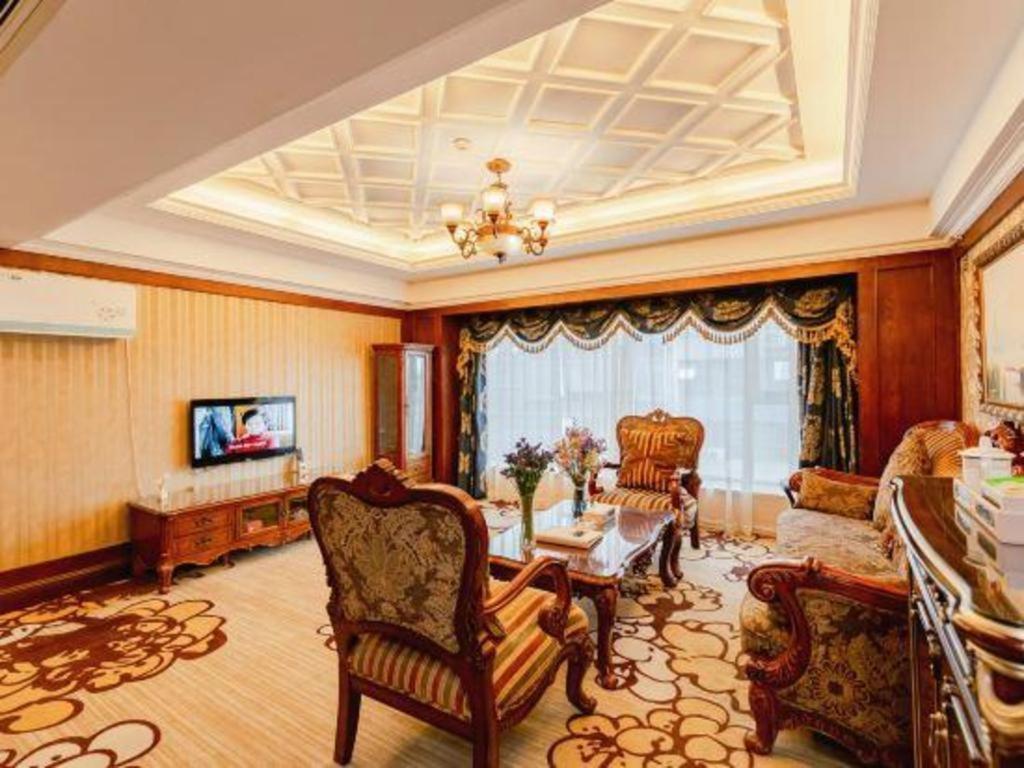 Chengdu French Theme Gold Palace Bagian luar foto