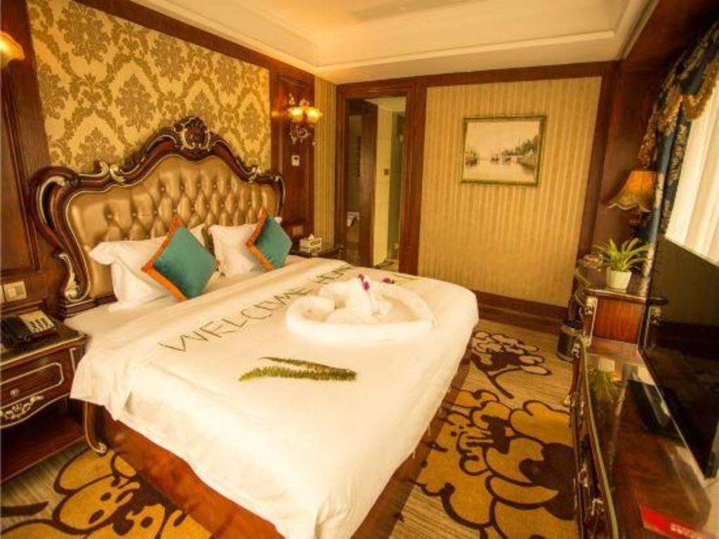 Chengdu French Theme Gold Palace Bagian luar foto